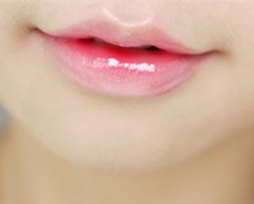 ���(y��ng)ʢ���r(sh��)��΢Ц���β��m����Щ��