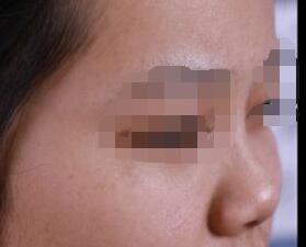 �i�iŮ�����u�ɾ��µ�С���e