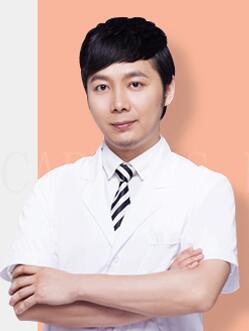 医生姓名:张巍医生职称:主治医师医生擅长:隆胸,隆鼻,无痕双眼皮,眼袋